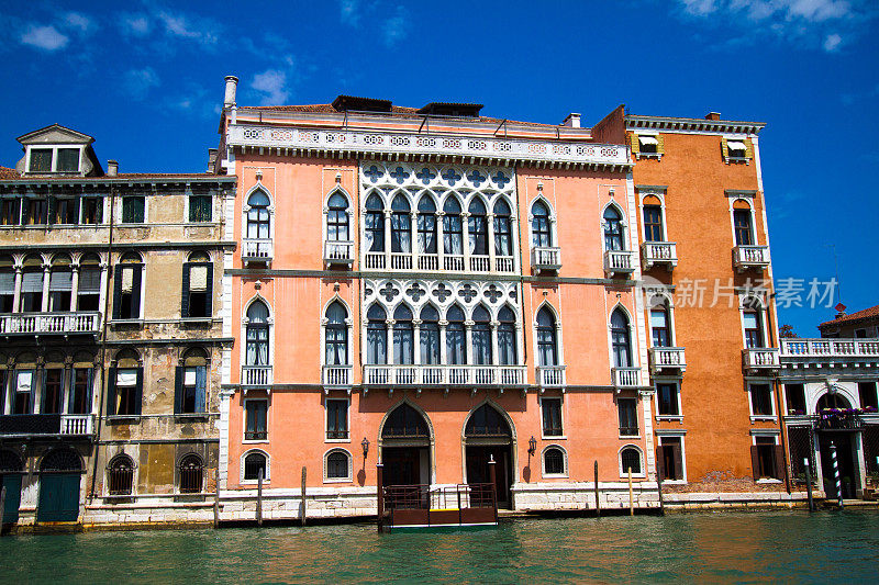 意大利威尼斯大运河上充满活力的Palazzi/建筑
